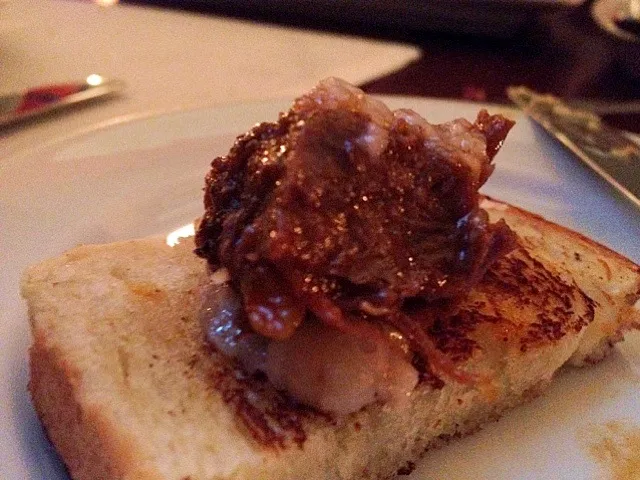 bone marrow with shredded beef topped with sea salt|elwood kelly liaoさん