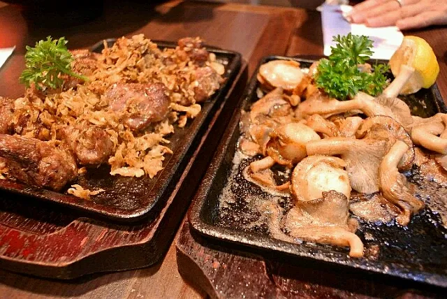 Diced beef w/ garlic flakes n baked scallop w/ butter|genさん