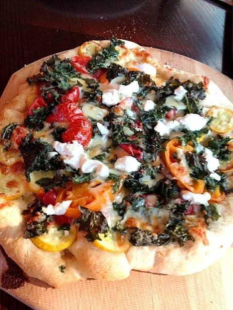 pizza with pattypan, kale, and goat cheese|Matthew Cashenさん