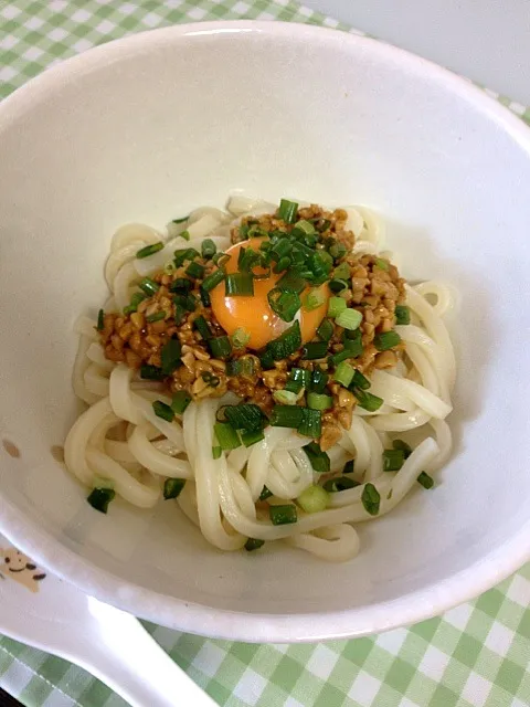 カレー納豆釜玉うどん|いばきょんさん