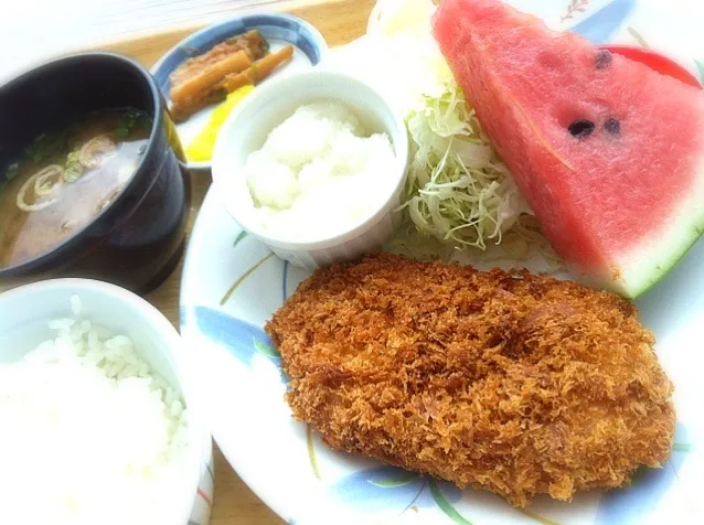 Snapdishの料理写真:本日のランチ。ロースカツ定食(480円)|JTKさん