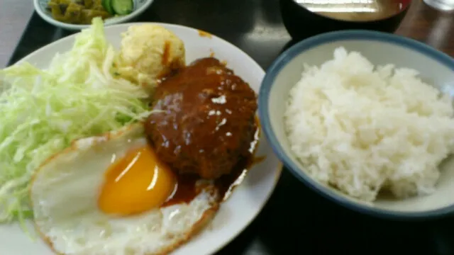 目玉焼きハンバーグ|グリーンドッグさん