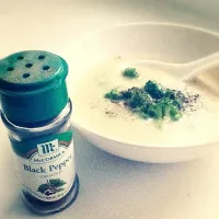 broccoli cream soup with blackpepper =) dinner time|Jesabelle Simbolonさん