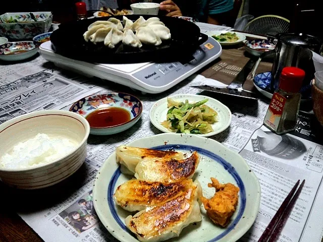 Snapdishの料理写真:餃子と唐揚げ|あゅーはさん