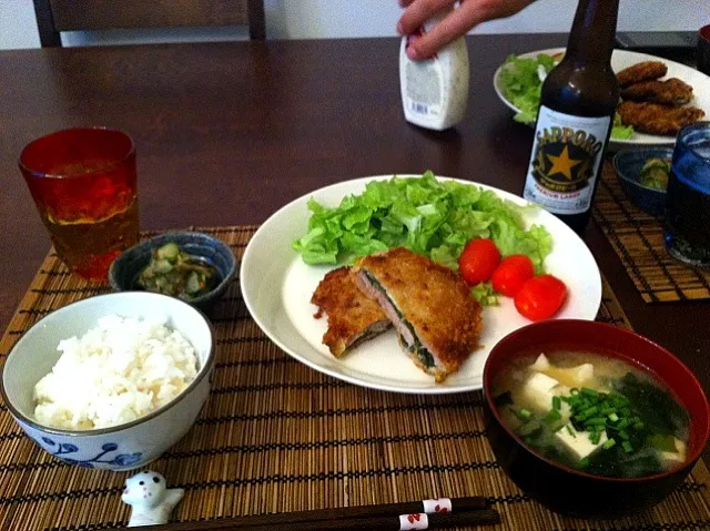 Snapdishの料理写真:しそチーズとんかつ定食 (キュウリの浅漬け、豆腐の味噌汁、白ご飯 & 瓶ビール)|keiko mashimaさん