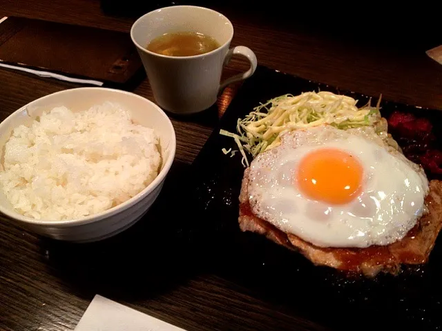 Pork steak w/ ginger sauce and sunnyside up egg|chan mitsuさん