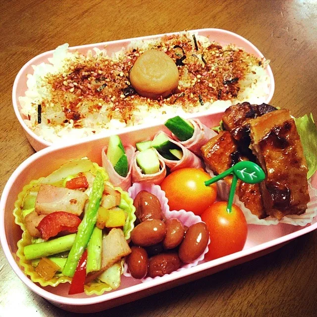 アスパラとキャベツのアンチョビ炒め&パリパリチキン弁当|🍎ゆかりんご🍎さん