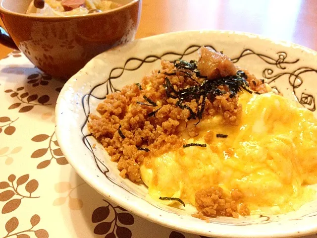 手抜き晩ご飯♪トロトロ玉子の鶏そぼろ丼|めんこさん