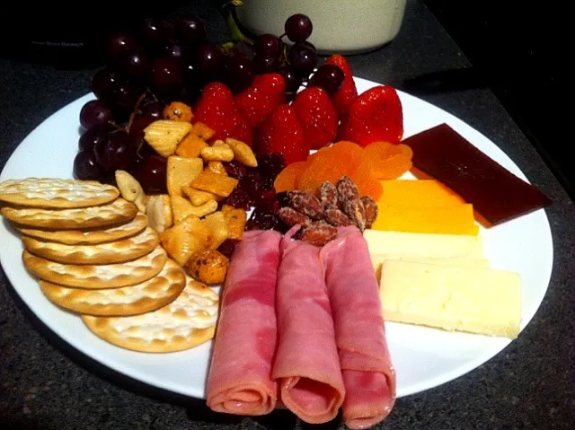 Fruit and Cheese Platter|Abby Macalinoさん