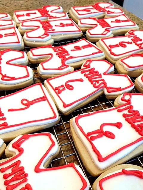 Snapdishの料理写真:Take me out to the ball game.  Phillies sugar cookies|lee ann erlbaumさん