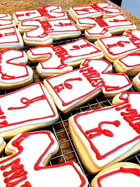 Snapdishの料理写真:Take me out to the ball game!  Phillies sugar cookies|lee ann erlbaumさん