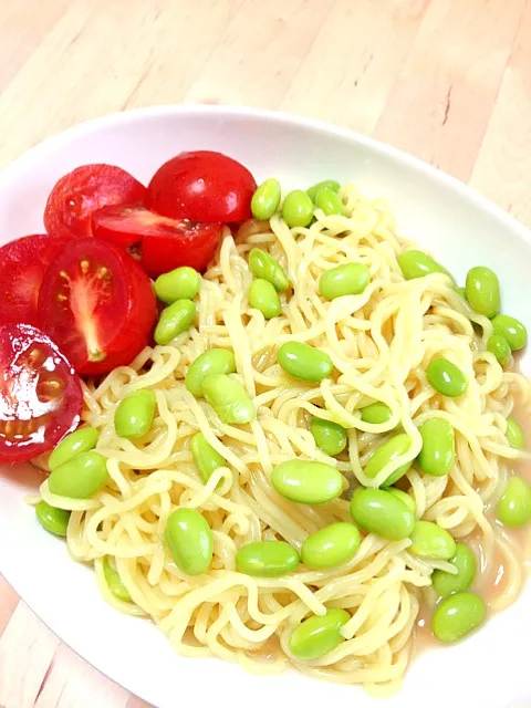 トマトとエダマメのせザル麺|myuさん