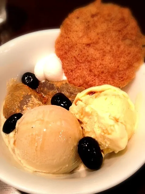 ほうじ茶のアイスクリームとわらび餅のパフェ|charさん