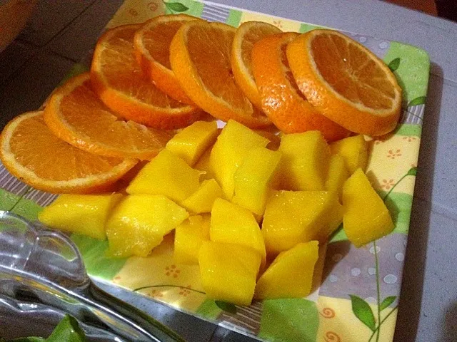 Snapdishの料理写真:orange and mangoes|ken miyahiraさん