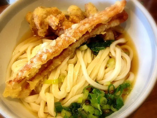 Snapdishの料理写真:冷大とり天ちくわ天。わざわざ「よーしうどん食うぞー！」って来るのはここぐらい。|SHIOYA, Hiromuさん