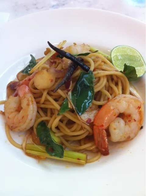 Snapdishの料理写真:spaghetti tom yim koong|Pim Patanasuthikulさん