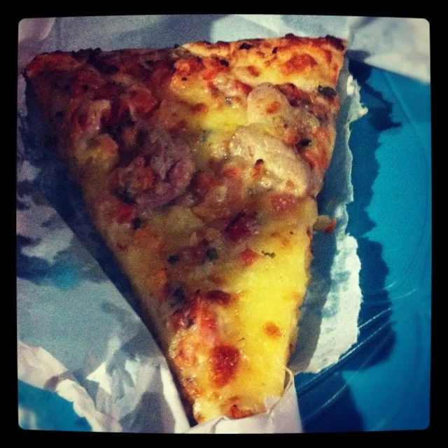 Yellow Cab Pizza |Choc Nugget Stylesさん