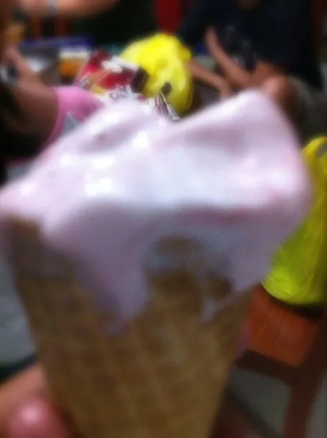 Snapdishの料理写真:Melting Strawberry Ice Cream |Choc Nugget Stylesさん