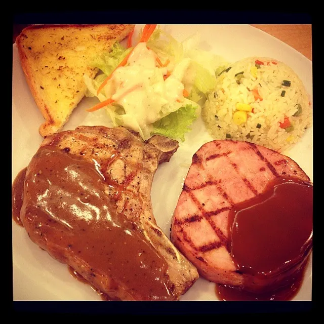 big meal of honey glace pork chop n Ham|chayapimさん