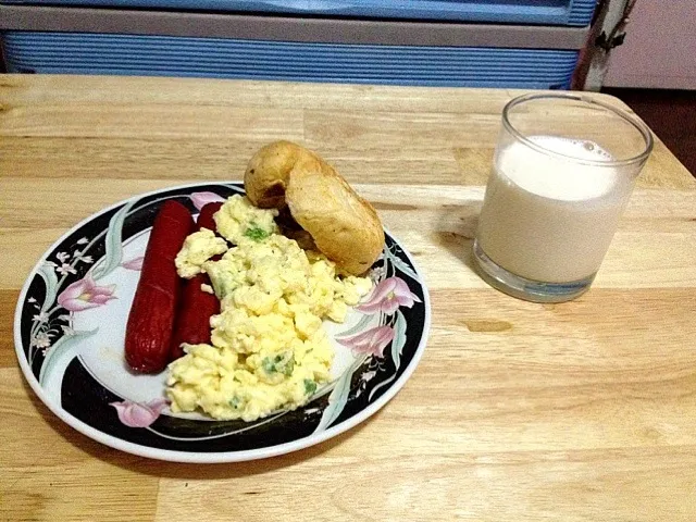 Hotdogs and Scrambled Eggs|Crystal Ramosさん