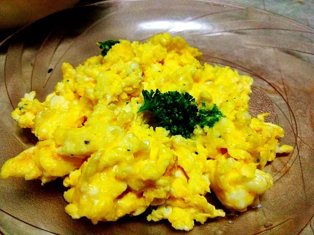 Scrambled Eggs with Parsley|Crystal Ramosさん