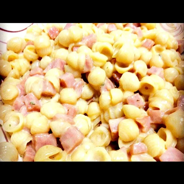 Snapdishの料理写真:Mac N Cheese with Spam|Crystal Ramosさん