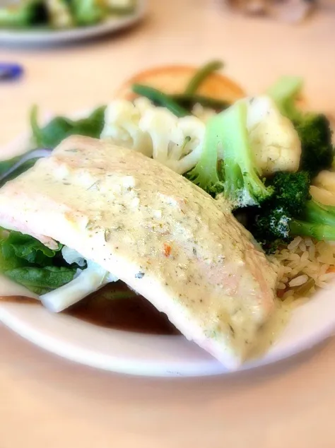 Snapdishの料理写真:salmon, rice and steamed veggies|helen kamさん