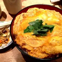 Snapdishの料理写真:もつ親子丼|いもっこさん