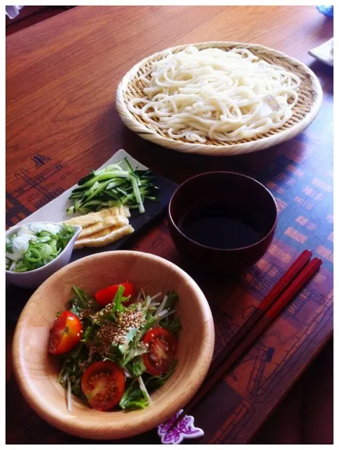 うどん、サラダ|二宮みさきさん