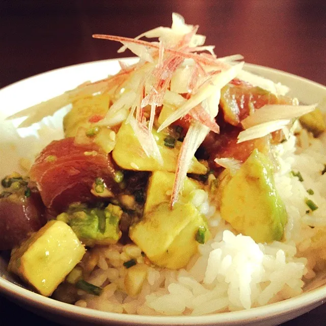 マグロとアボカドのポキ丼☆|かなさん