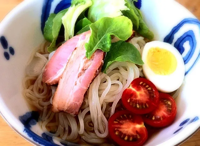 盛岡冷麺  〜  丼が昨日と同じだ…|リフルシャッフルさん