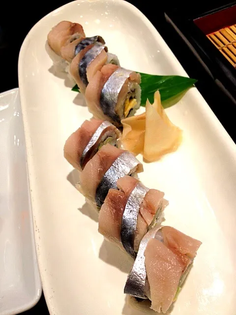 Snapdishの料理写真:ซูชิปลาซาบะดองใส้ไข่หวานสาหร่าย @Fuji|B-E-E-Rさん