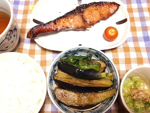 ブリの照焼き 茄子とシシトウの素揚げ オクラ|あつんさん