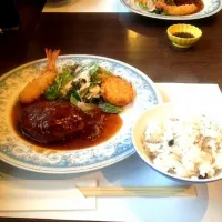 Snapdishの料理写真:ハンバーグ＆エビフライ|ペコさん