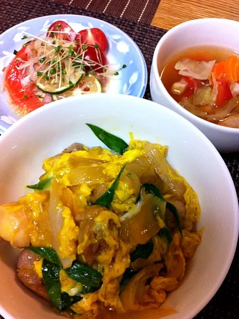 醤油麹親子丼、スモークサーモンのすだちマリネ、ベーコンと残り野菜のスープ|suzuchan🐶さん