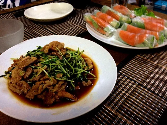 豚肉と豆苗の醤油麹炒め スモークサーモンの生春巻き|あゆみさん