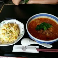 Snapdishの料理写真:担々麺、半チャンセット|やこすさん