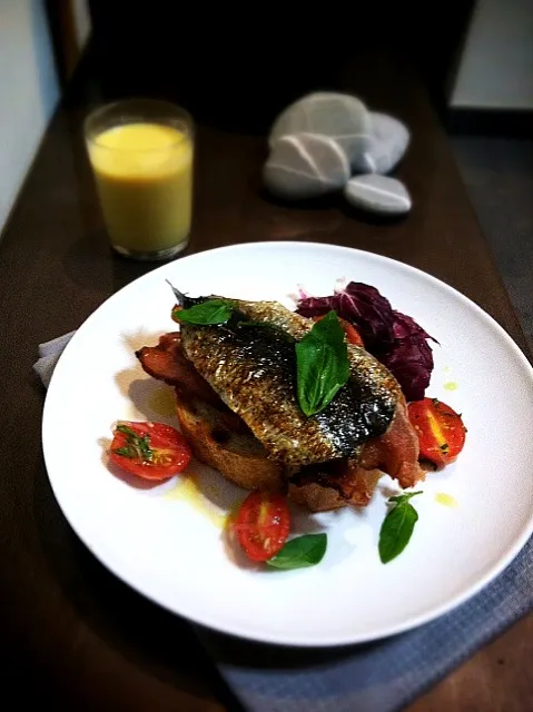 grilled sardine on toast with bacon,tomato and basil,chilled sweet corn soup|rick chanさん