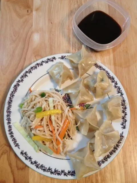 Steamed Pork Dumplings with Cold Soba Salad|http://melissasmenu.wordpress.com/さん