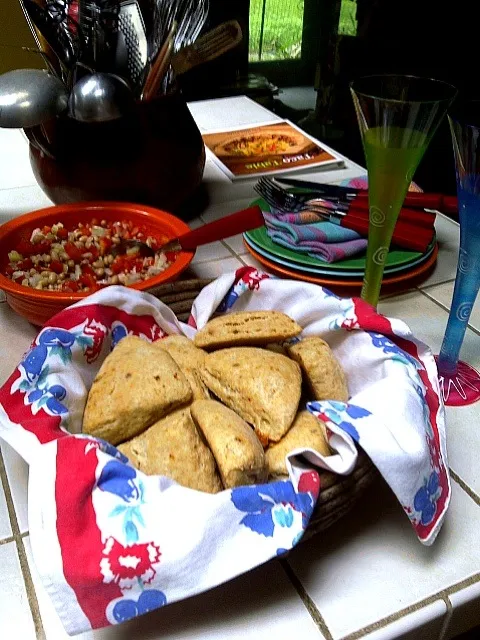 Chipolte-cheddar Scones and Black-eyed Pea Salad|Luci Zoeさん