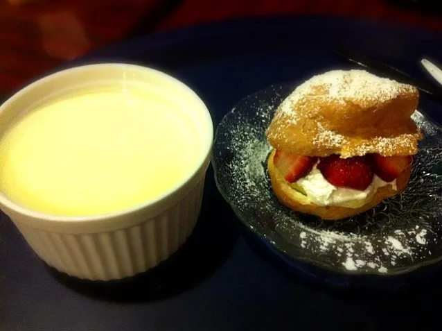 hot steamed egg custard & strawberry puff|laylaさん