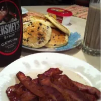 chocolate chip pancakes and bacon|jackie petrilloさん