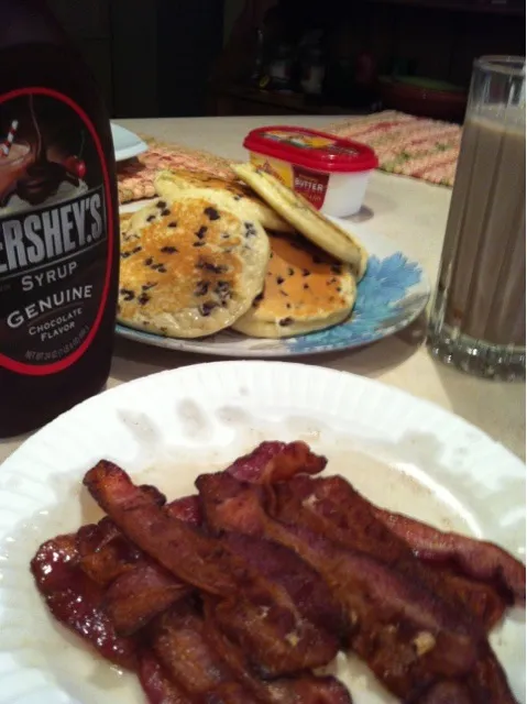 chocolate chip pancakes and bacon|jackie petrilloさん