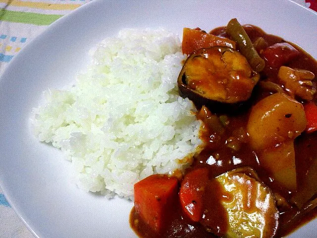 完熟トマトの夏野菜カレー|めぐチー🌿さん