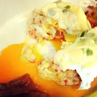 Snapdishの料理写真:crab cake & egg benedict|Karuna Suttipongkanasaiさん