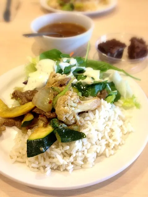 Snapdishの料理写真:beef veggies with rice|helen kamさん