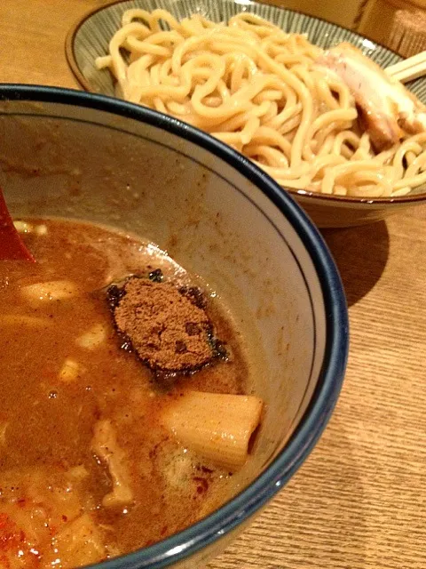 辛つけ麺 中盛り 半肉増し 食べかけ|ひろろーんさん