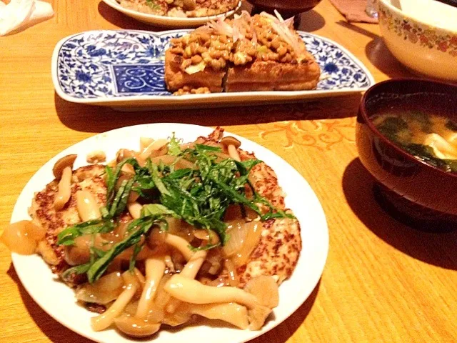 豆腐ハンバーグと揚げ豆腐の納豆ミョウガのせと豆腐のお味噌汁💓|市嶋すみれさん