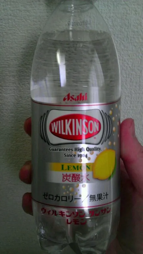 新製品のWILKINSONの炭酸レモンを買ってみました。|HARUさん