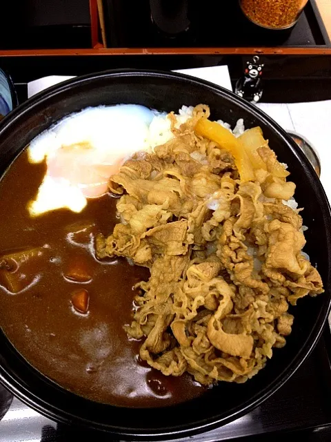 半玉牛丼カレーを旨辛カレーで。|大阪カレー部長さん